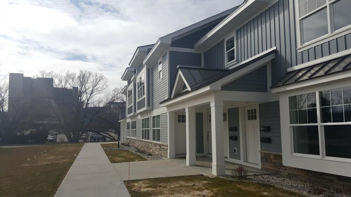 Modern And Pristine Condo -By The Gt Commons Traverse Stadt Exterior foto
